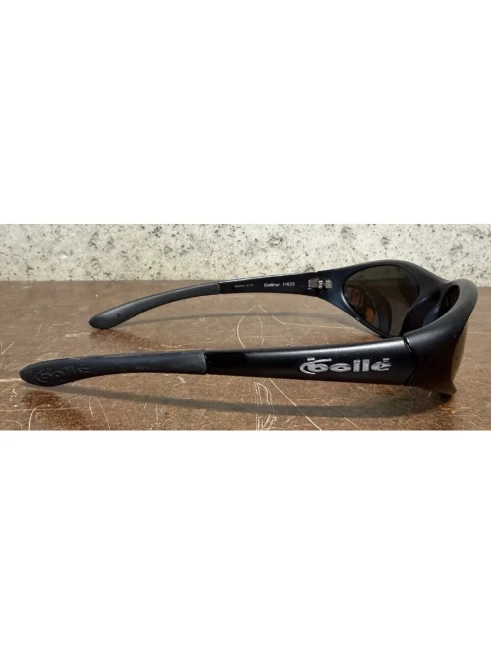 Vintage Bollé Swisher 11622 Mauritius Matte Black Wrap Polarized Sunglasses